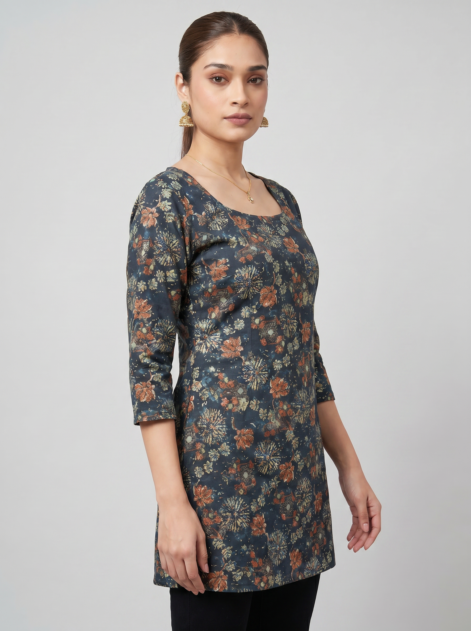 black_kurti_Turned-Side-1777996048978