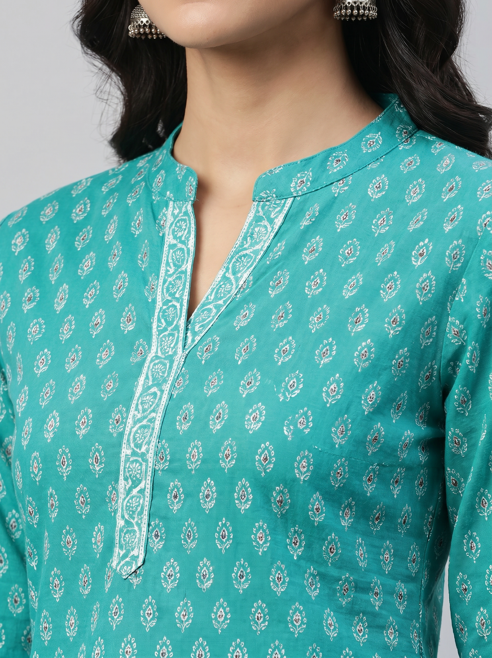 green_kurti_Close-Up-1777996634908