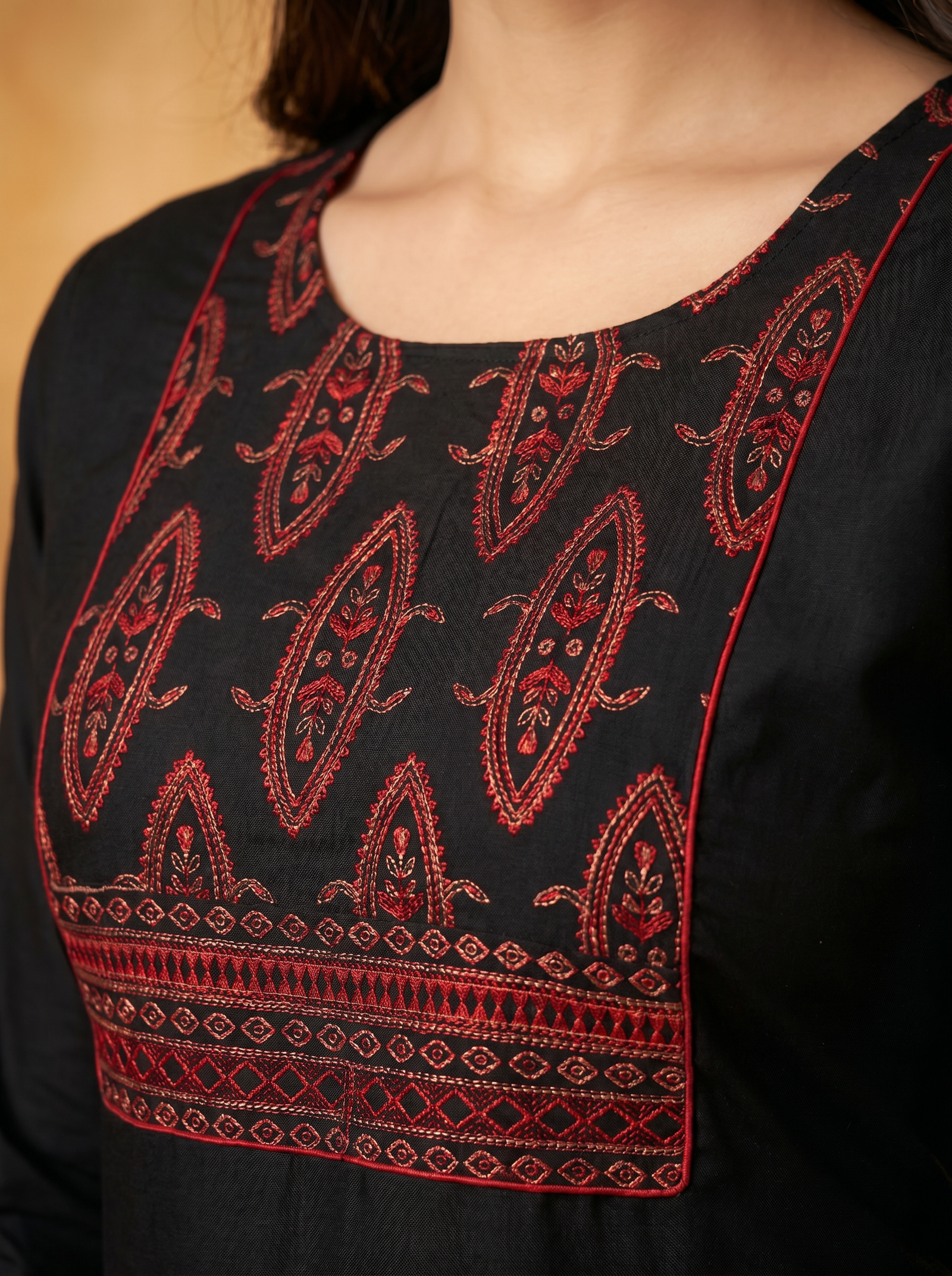 kurti_black_color_Close-Up-1777988946005