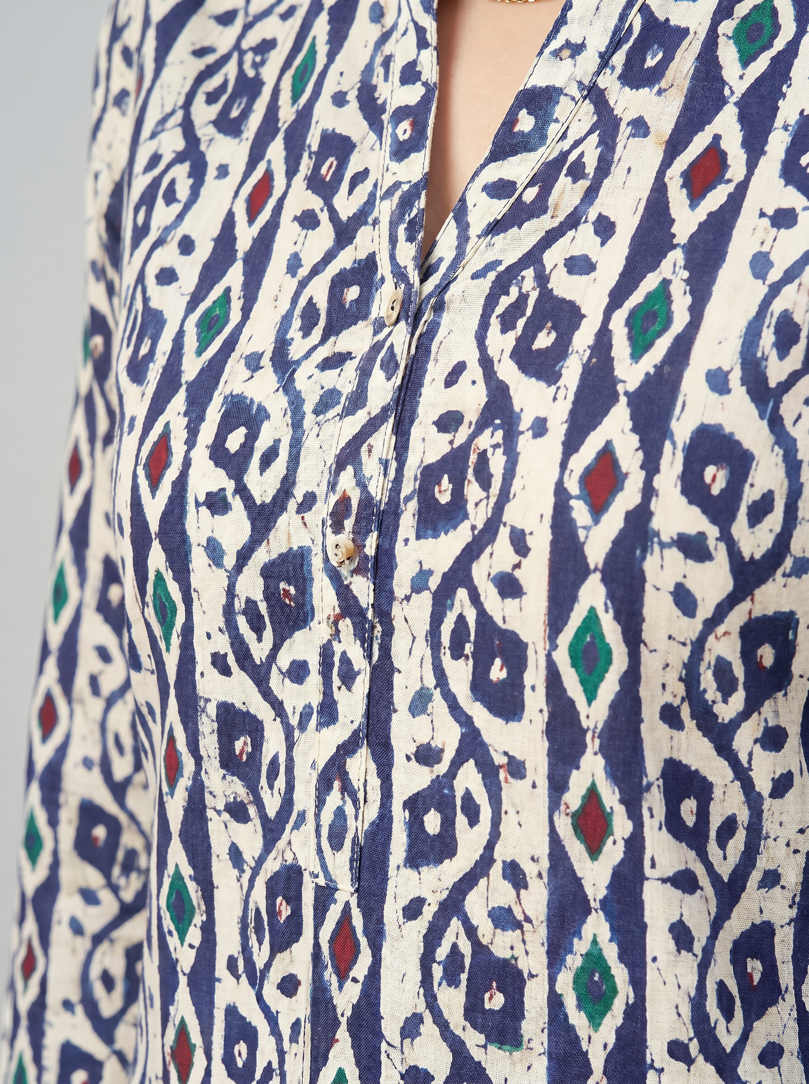 white_kurti_Close-Up-1777997076836